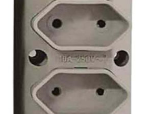 TOMADA EM BARRA 10 AMP. 2T.CINZA